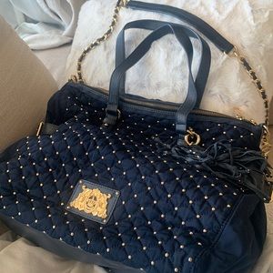 JUICY COUTURE hand bag. Beautiful gold chain strap.